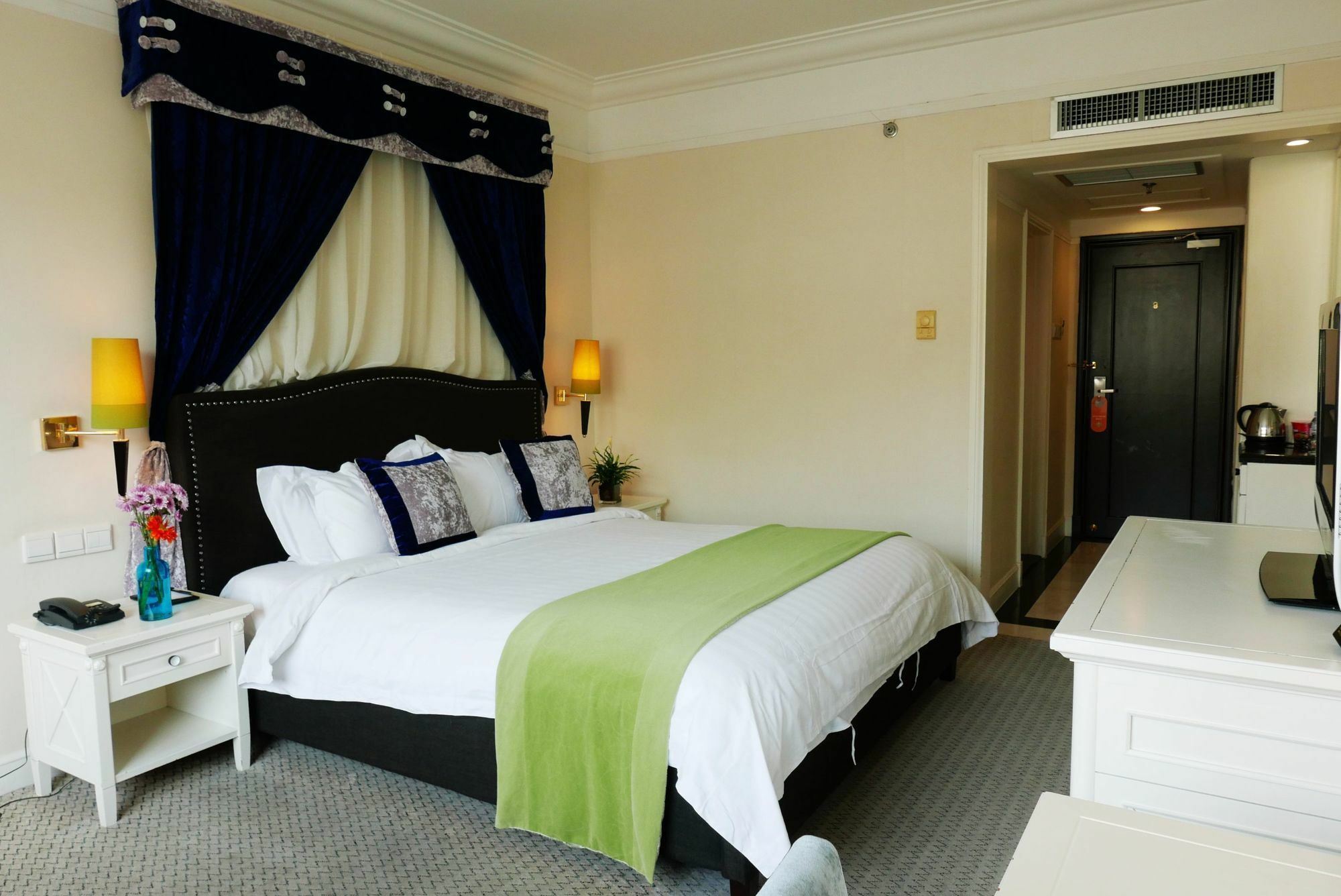 Qingdao The Castle Hotel ภายนอก รูปภาพ